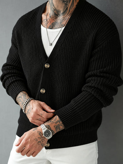 Kofta med grov ribbstickning, V-ringning och knappar