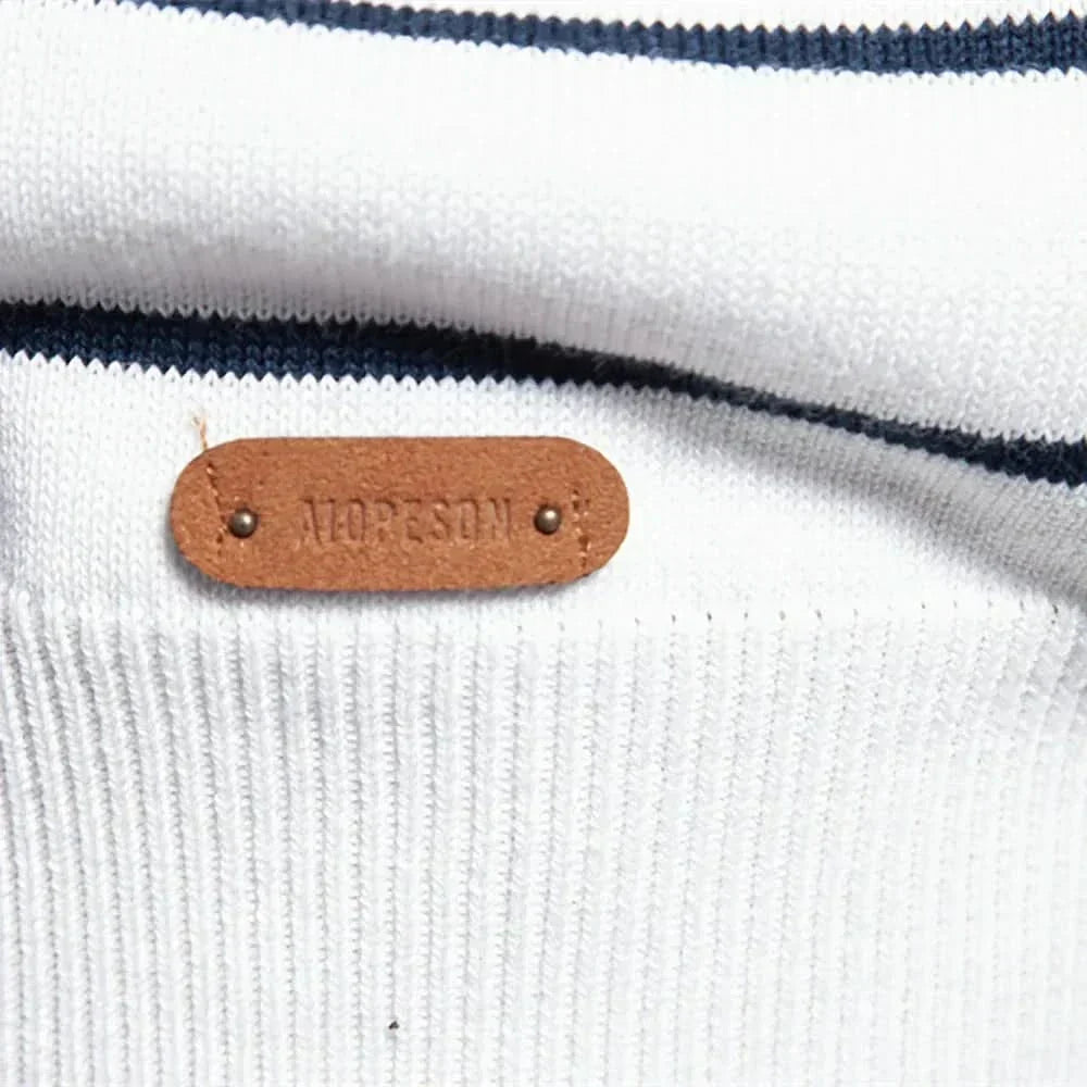 Herrenpullover mit Rundhalsausschnitt und Streifen