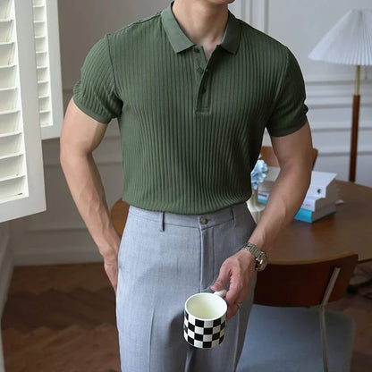 Theo Marin Herren-Poloshirt aus vertikal geripptem Strick