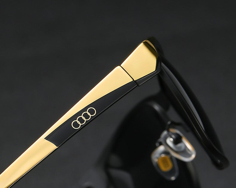 Kacamata hitam Audi A7
